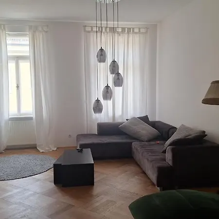 - 3 Bedroom アパート