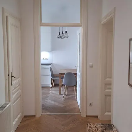 - 3 Bedroom * インスブルック