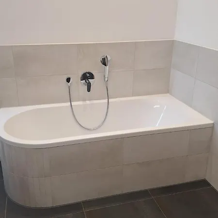 - 3 Bedroom アパート