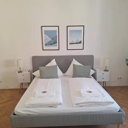 - 3 Bedroom アパート